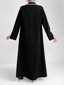 Al Najma 女士时尚优雅朴素长袖阿拉伯长袍，优雅工作服长袍，带有极简领口细节 - 黑色 - 查看 2