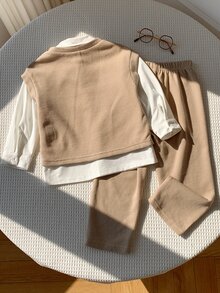 SHEIN 3件組小男孩卡其色柔軟華夫格布馬標刺繡紳士背心搭配白色長袖襯衫與鬆緊腰休閒長褲套裝，適合秋冬、外出、街頭風、返校、派對，秋季套裝穿搭 - 卡其色 - 查看 7