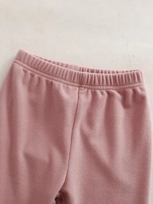 SHEIN Genkimix Kids 2pcs/Set Girls Cute Casual Preppy Style Fuzzy Sweatshirt With Heart Pattern Long Sleeve Top And Patchwork Slim Fit Long Pants Set - Pink - View 7