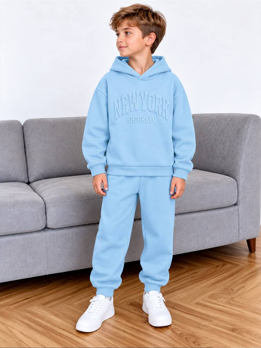 SHEIN Vacaura 男孩 2 件式套頭運動衫運動服套裝，壓紋字母慢跑褲，休閒可愛圖案秋季校園穿搭，淺藍色水藍色