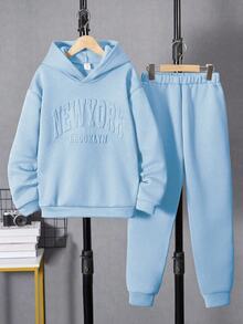 SHEIN Vacaura 男孩 2 件式套頭運動衫運動服套裝，壓紋字母慢跑褲，休閒可愛圖案秋季校園穿搭，淺藍色水藍色 - 淺藍色 - 查看 4