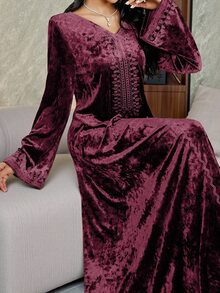 Al Najma 女士丝绒刺绣领阿拉伯风格连衣裙，秋冬款 - 酒紅色 - 查看 8