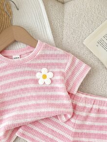 SHEIN 2件組女嬰針織條紋圓領T恤短褲套裝 - 淺粉色 - 查看 4