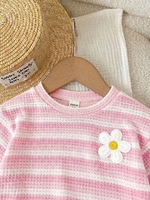 SHEIN 2件組女嬰針織條紋圓領T恤短褲套裝 - 淺粉色 - 查看 5