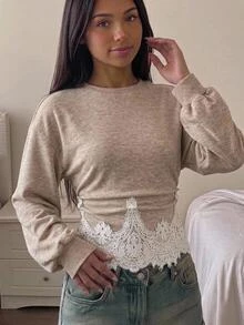 SHEIN 圓領長袖運動衫，白色鏤空蕾絲拼接下擺設計 - 杏色 - 查看 1