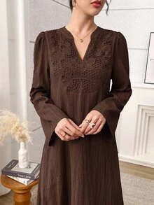 Al Najma 女士优雅纯色蕾丝拼接镂空领阿拉伯风格连衣裙 - 咖啡棕 - 查看 5