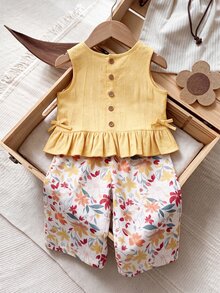 SHEIN LMoss Kids 女婴休闲度假风蝴蝶结装饰荷叶边下摆纽扣后背吊带背心搭配印花阔腿裤套装，春夏款 - 黃色 - 查看 2