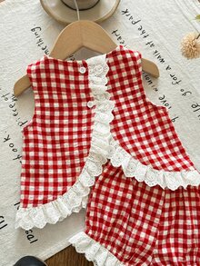 SHEIN LMoss Kids 2件套女婴草莓蝴蝶结装饰背心和短裤套装 - 彩色 - 查看 4