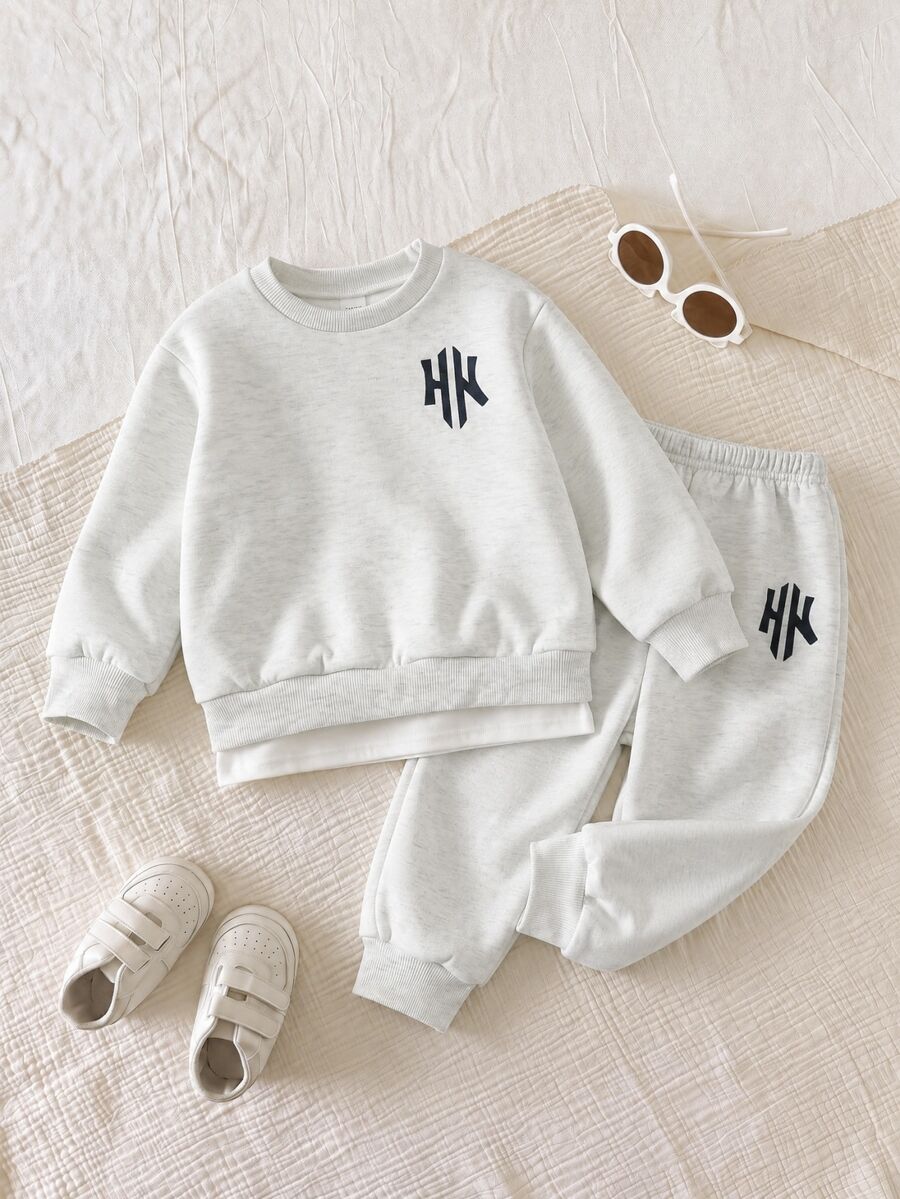 SHEIN Kids Unisex Young Boy/Girl Crew Neck Letter Graphic Long Sleeve Sweatshirt & Casual Loose Sweatpants Set Autumn/Winter Winter Outfit Set, Tracksuit - Grey - View 1