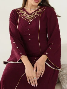 Al Najma 大尺碼女款精緻刺繡鈕扣阿拉伯風洋裝 - 酒紅色 - 查看 7