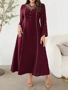 Al Najma 大尺碼女款精緻刺繡鈕扣阿拉伯風洋裝 - 酒紅色 - 查看 3
