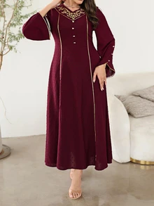 Al Najma 大尺碼女款精緻刺繡鈕扣阿拉伯風洋裝 - 酒紅色 - 查看 6