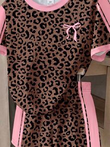 SHEIN [2件組]8-12歲女孩甜酷風粉色側邊縱條紋＋豹紋蝴蝶結短袖T恤搭配豹紋短褲套裝，輕便日常穿著／校園穿搭／休閒外出，春夏秋童裝 - 彩色 - 查看 5