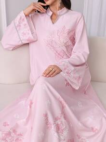 Al Najma Vestido árabe modesto con escote en V, apliques con ribete plateado, cinta decorada con cuentas y estampado floral - Rosa - Ver 8