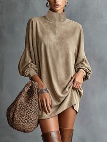 SHEIN 女款秋冬新款咖啡色麂皮立領寬鬆燈籠袖短洋裝，頂級咖啡色柔軟天鵝絨面料搭配啞光質感，立領設計修飾頸部線條，寬鬆落肩收口燈籠長袖，適合休閒街頭風、日常穿著等多種場合 - 卡其色 - 查看 6