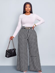 SOLERSUN Curvy Women Houndstooth Flare Pants, High Waist Trousers With Chain Metal Decor Fall Office Dinner Formal All Black And White Elegant Stylish - Black and White - View 5