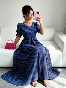 Seusyu 復古海軍藍與白色直條紋女款洋裝，時尚圓領泡泡袖荷葉邊袖口綁帶收腰大擺A字洋裝，適合休閒日常街頭穿搭 - 彩色 - 查看 4