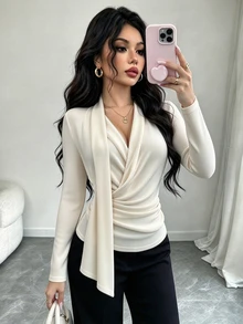 SHEIN Elenzya تي شيرت نسائي جديد بلون سادة من قماش محبوك مرن، بياقة V متقاطعة، وشريط طويل على الكتف والجانب، وأكمام طويلة، وتصميم مكشكش عند الخصر، أنيق ومتعدد الاستخدامات للموضة اليومية والحفلات - لون مشمشي - مشاهدة 4