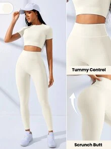 SHEIN Core Rhythm 2件套高弹无缝女士纯色插肩短袖露脐T恤和紧身裤运动套装，女士塑形运动服，女士紧身裤和上衣套装，女士紧身裤套装，2件套速干运动套装，女士健身服套装，2件套健身套装，紧身裤套装，2件套健身套装，瑜伽运动服套装，女士运动套装，夏季女士套装 - 米色 - 查看 3