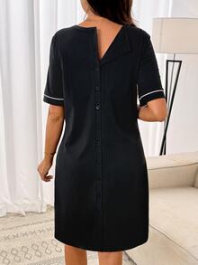 SHEIN 孕妇V领前开襟纽扣短袖休闲连衣裙 - 黑與白 - 查看 10
