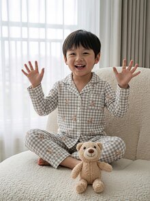 男童優雅簡約灰棕白格紋泰迪熊印花鈕扣長袖上衣與長褲套裝，阻燃單面磨毛布料，休閒舒適懶人居家服 2 件組 - 灰色 - 查看 4