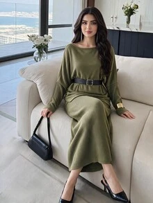 Heiryn طقم نسائي من قطعتين بلون موحد، توب بأكمام خفاشية وتنورة - أخضر عسكري - مشاهدة 3