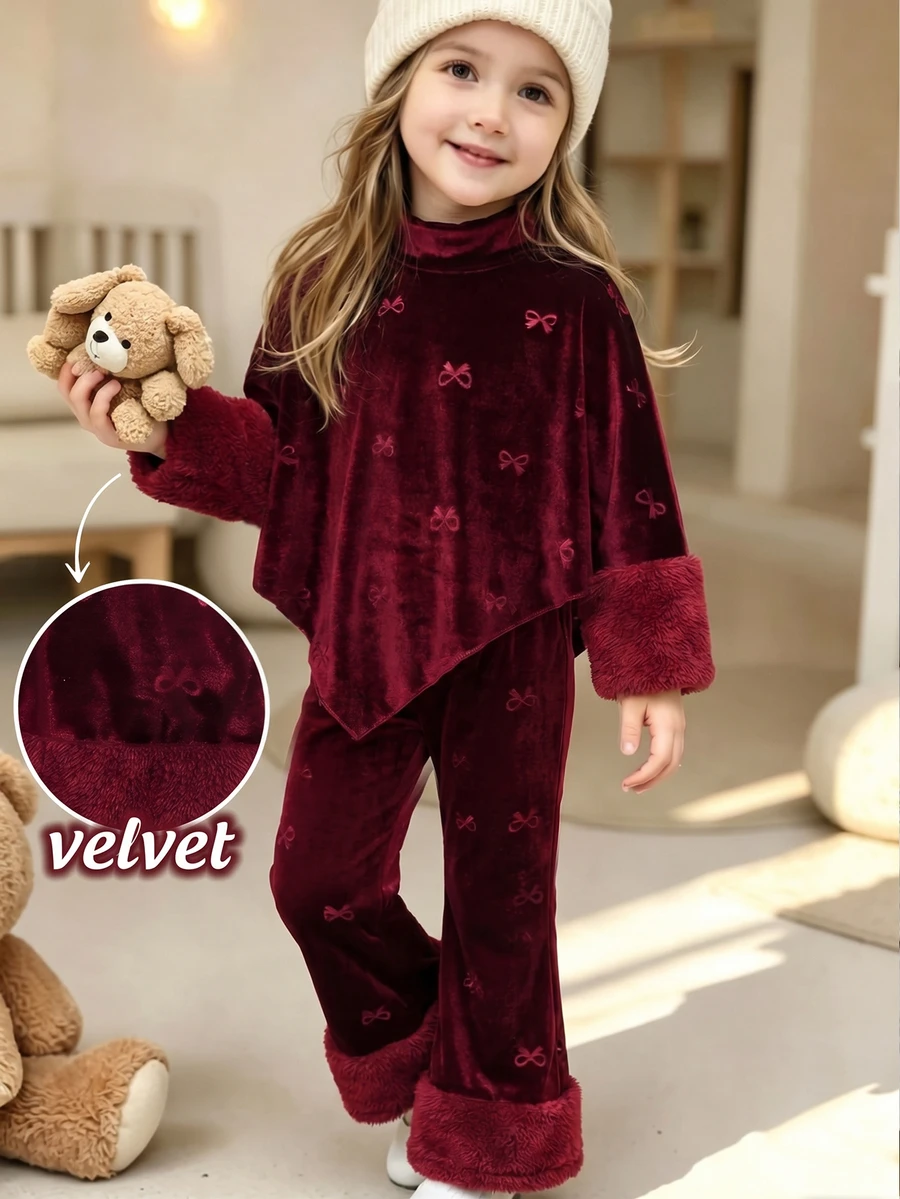 SHEIN Elladie kids 2件組女孩優雅氛圍風,酒紅色毛絨底布搭配蝴蝶結壓紋,高領長袖上衣配毛絨飾邊袖口,同材質喇叭褲配毛絨飾邊褲腳,精緻兩件套套裝,適合假日派對、外出,秋冬套裝 - 酒紅色 - 查看 1