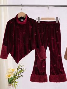 SHEIN Elladie kids 2件組女孩優雅氛圍風，酒紅色毛絨底布搭配蝴蝶結壓紋，高領長袖上衣配毛絨飾邊袖口，同材質喇叭褲配毛絨飾邊褲腳，精緻兩件套套裝，適合假日派對、外出，秋冬套裝 - 酒紅色 - 查看 6