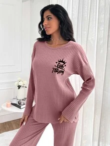 SHEIN Cottnline طقم ملابس منزلية من الصوف بتصميم راحة الكتف بنمط حرف الأبجدية - احمر خشبي - مشاهدة 3