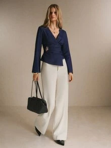 Poéselle 女款V領交叉領荷葉邊牛仔上衣，配金屬扣與寬腰帶，優雅職場上衣，聖誕禮物 - 深色水洗藍 - 查看 4