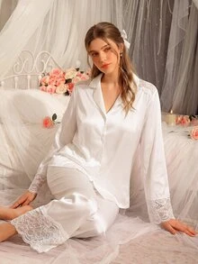 DelicateAllure 优雅性感蕾丝拼接女士睡衣套装，适合假日、秋冬季节穿着。 - 白色 - 查看 4