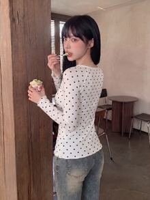 SHEIN ICON 性感休閒蕾絲領黑白波點印花長袖T恤 - 白色 - 查看 2