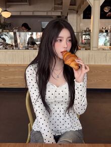 SHEIN ICON 性感休閒蕾絲領黑白波點印花長袖T恤 - 白色 - 查看 3