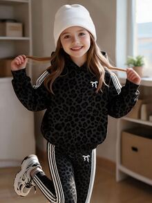 幼童女童 2 件組 炭灰色豹紋拼接套頭連帽衛衣與內搭褲套裝，黑色上衣，冬季穿搭 - 彩色 - 查看 3