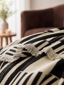 1pc Faux Wool Jacquard Throw Blanket In Black & White Abstract Design, Suitable For Sofa, Bed, Outdoor Picnic, Pet, Car, Airplane, Office, Camping - Simple Gift, Versatile Daily Use - Black - View 8