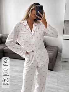 SHEIN طقم بيجامة نسائي قطعتين من ملابس علوية بأكمام طويلة وياقة وأزرار أمامية بطبعة فيونكة ونقاط بولكا وبنطال مطابق، ناعم وكاجوال بقصة مريحة وفضفاضة - ابيض واحمر - مشاهدة 1