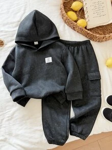 SHEIN 2件組兒童小男孩秋冬雪花迷彩連帽長袖套頭運動衫與運動長褲套裝，迷彩套裝，小男孩套裝，運動衫套裝，秋冬套裝 - 黑色 - 查看 4