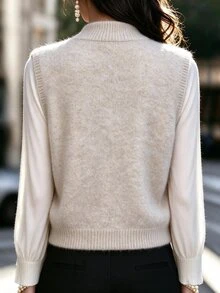 Omancia Elegant Round Neck Ruyi Button Sleeveless Design Women's Sweater Vest - Khaki - View 2