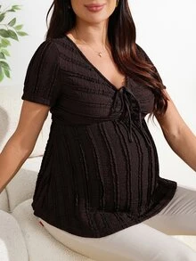 GentleRue Maternity 女款孕婦V領短袖棕色上衣，提花針織扭轉前襟T恤，休閒夏季時尚荷葉邊上衣，適合嬰兒洗禮派對，極簡風 - 棕色 - 查看 7