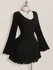 SHEIN ICON Women's Plus Size Autumn And Winter Warm Retro Elegant Commuting Simple V-Neck Trumpet Sleeve Plush Ribbed Black Tight Dress Fall - Black - View 4