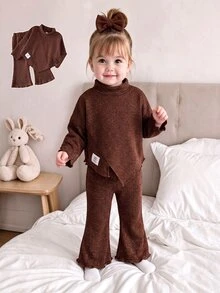 SHEIN 2件組幼兒女嬰上衣與喇叭褲套裝，優雅棕色荷葉邊紋理喇叭褲，長袖小立領，休閒款，適合假日、秋季、萬聖節、聖誕節 - 卡其色 - 查看 2