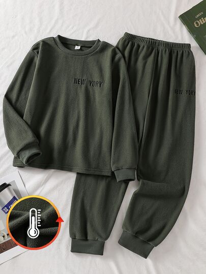 SHEIN Boys' Regular Fit Long Sleeve Top And Pants Set, Cream Green Fleece, Autumn/Winter New Arrival, Simple English Embroidery, Comfortable Fabric, Suitable For Cool Sports-Loving Boys, Home Wear, Daily Outfit, Loungewear Set