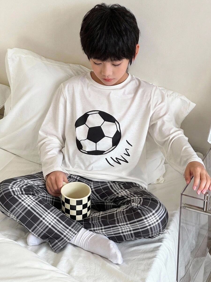 SHEIN 2件組兒童青少年男孩休閒日常百搭舒適足球印花圓領長袖套頭睡衣上衣與長褲針織居家服套裝 - 彩色 - 查看 1