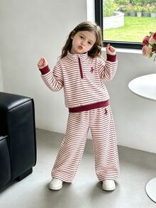SHEIN 2件組幼女運動衫長褲套裝 學院風酒紅粉色條紋馬匹圖案 長袖半拉鍊領 厚款 校園秋冬度假舒適慢跑運動風 - 彩色 - 查看 3