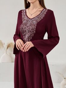 Al Najma 1 件女式秋季优雅水晶亮片装饰酒红色朴素长袖阿拉伯连衣裙 - 酒紅色 - 查看 7