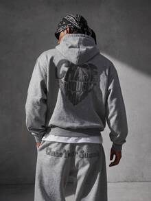 Manfinity EMRG Set Hoodie dan Celana Olahraga Pria dengan Bordir Slogan - Grey - View 3