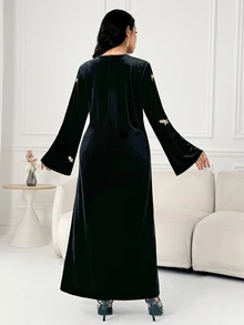 Al Najma V-Neck Embroidered Velvet Elegant Dress With Sophisticated Elegant - Black - View 2