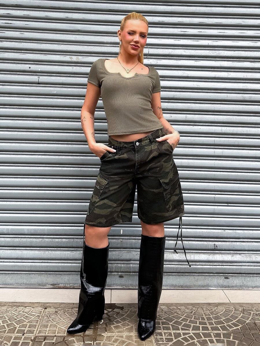 Vivi Wanderley Women's Camouflage Print Casual Loose Fit Pocket Denim Cargo Shorts - Army Green - View 1