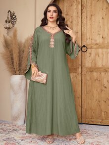 Al Najma Plus Size Women's Applique Decor V-Neck Flare Sleeve Elegant Arabic Traditional Long Dress - Green - View 6
