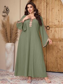 Al Najma Plus Size Women's Applique Decor V-Neck Flare Sleeve Elegant Arabic Traditional Long Dress - Green - View 7
